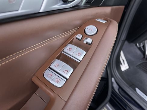 Used 2019 BMW X7 xDrive50i w/ M Sport Package image 15