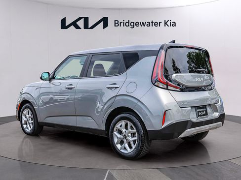Certified 2025 Kia Soul LX w/ LX Technology Package FWD image 4