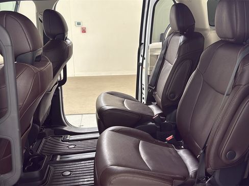 Certified 2023 Toyota Sienna Platinum image 15