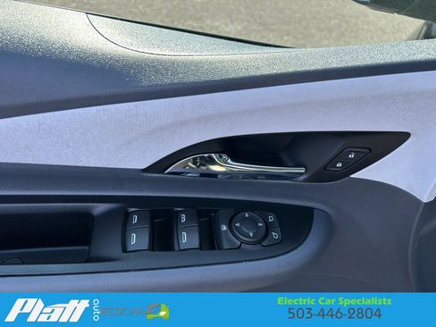 Used 2017 Chevrolet Bolt Premier w/ Driver Confidence II Package FWD image 13