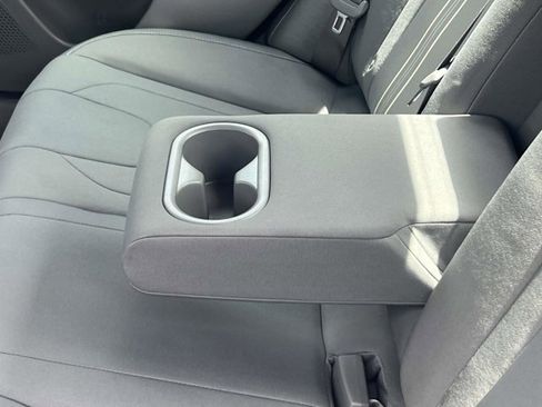 Used 2025 Hyundai Elantra SEL FWD image 11