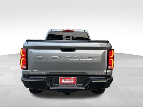 Used 2026 Chevrolet Colorado ZR2 w/ Technology Package AWD/4WD image 4