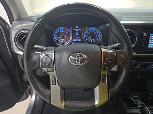 Used 2018 Toyota Tacoma SR5 image 11