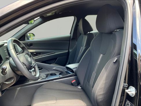 Used 2025 Hyundai Elantra Sport FWD image 21