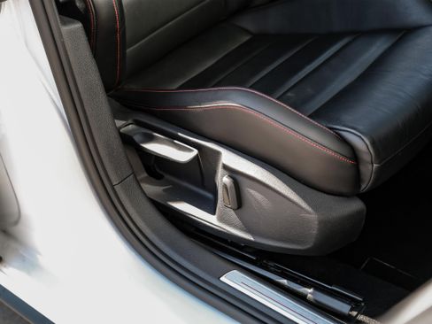 Used 2020 Volkswagen GTI SE image 32