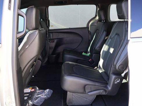 New 2026 Chrysler Voyager LX FWD image 10