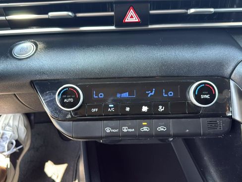 Used 2022 Hyundai Elantra SEL FWD image 21
