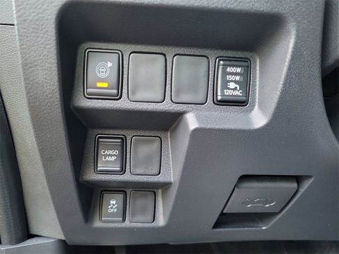 Used 2025 Nissan Frontier SV w/ SV Convenience Package image 16