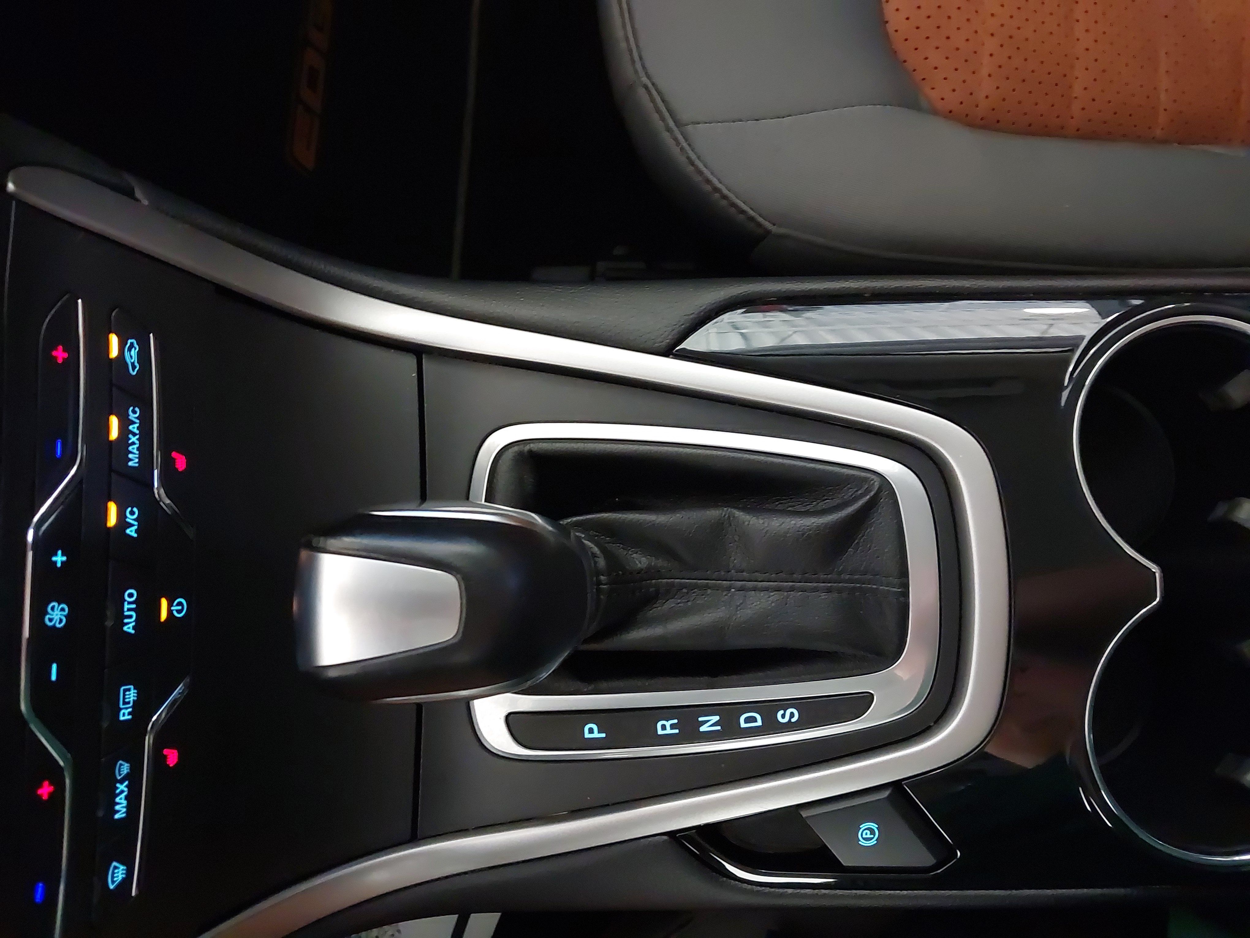 Used 2018 Ford Edge SEL w/ Equipment Group 201A FWD image 22