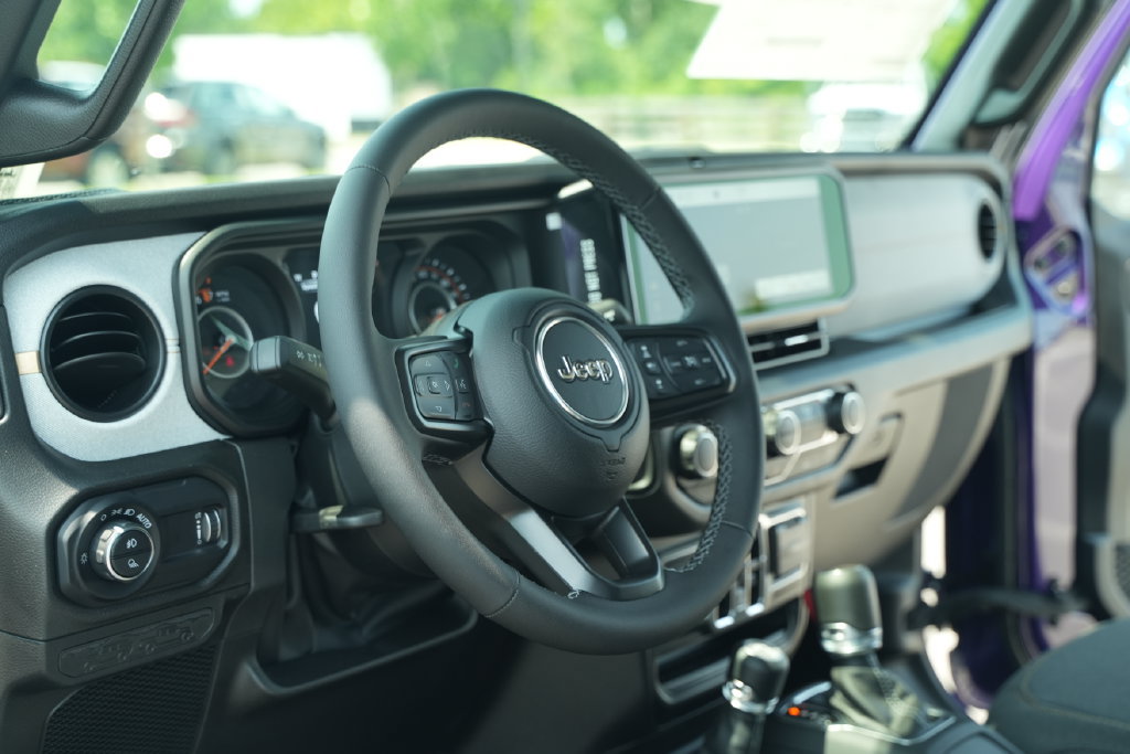 New 2026 Jeep Gladiator Sport AWD/4WD image 24
