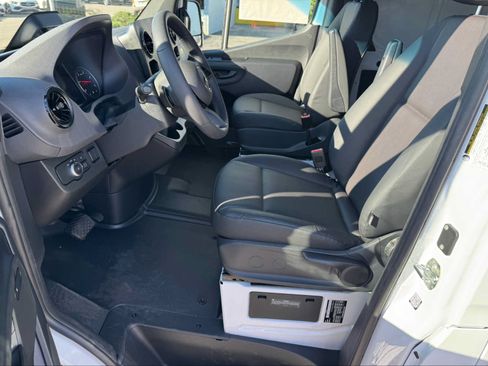 Used 2025 Mercedes-Benz Sprinter 2500 image 19