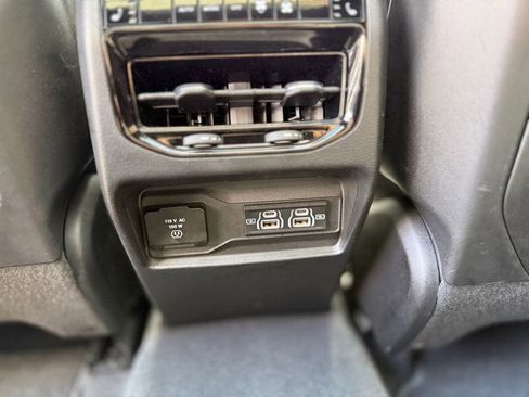 Used 2023 Jeep Grand Cherokee Overland w/ Luxury Tech Group IV AWD/4WD image 30