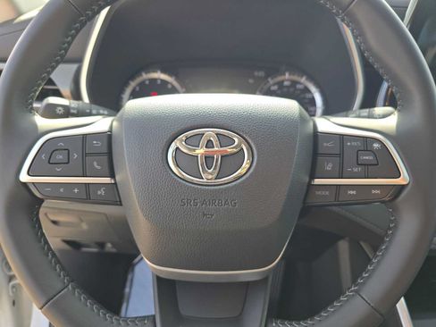 Certified 2026 Toyota Highlander XLE AWD/4WD image 24
