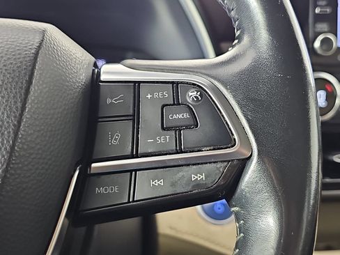 Used 2020 Toyota Highlander XLE AWD/4WD image 18