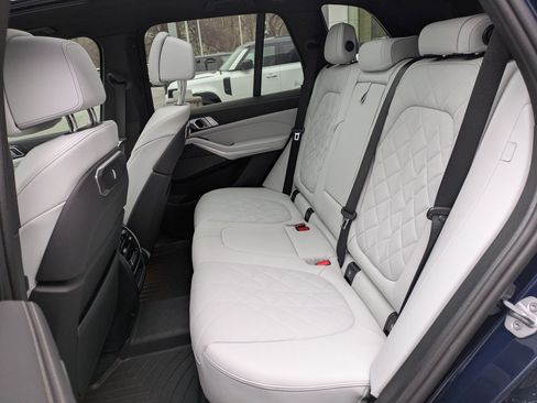 Used 2025 BMW X5 M60i w/ Climate Comfort Package image 28