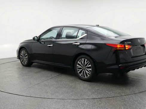 Used 2025 Nissan Altima 2.5 SV image 6