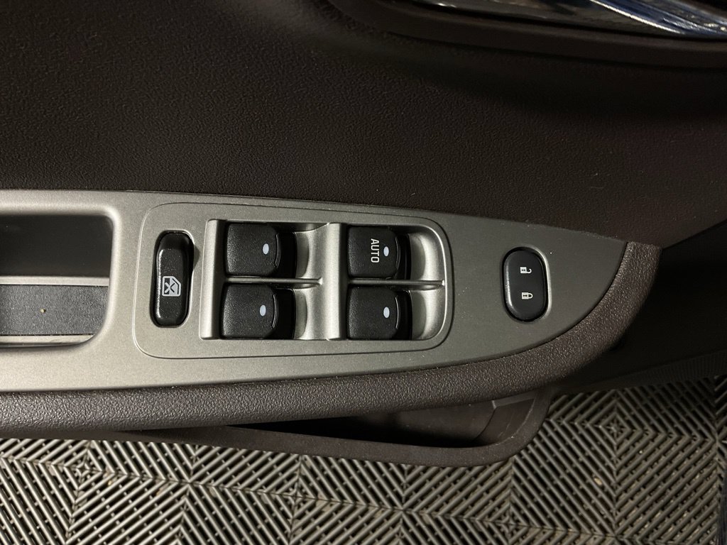 Used 2008 Chevrolet Malibu LTZ w/ Rear Power Package FWD image 18