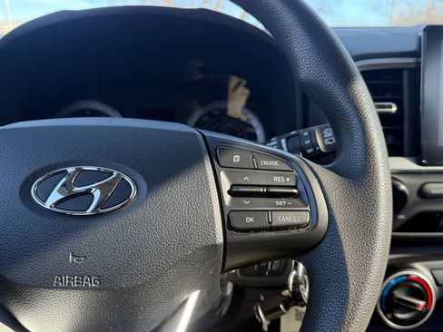 Used 2022 Hyundai Venue SE image 22