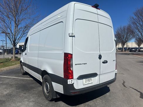 Used 2025 Mercedes-Benz Sprinter 2500 image 5