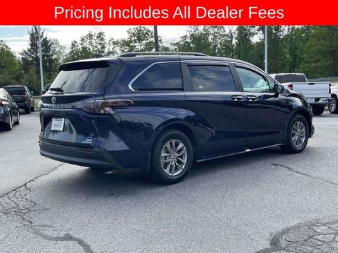 Used 2024 Toyota Sienna XLE AWD/4WD image 5