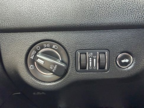 Used 2015 Chrysler 300 C w/ Light Group AWD/4WD image 34