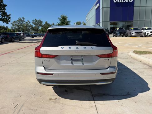 Certified 2025 Volvo V60 B5 Cross Country Plus AWD/4WD image 5