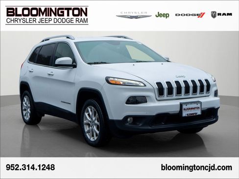 Used 2017 Jeep Cherokee Latitude w/ Cold Weather Group image 1