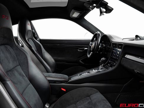 Used 2019 Porsche 911 GT3 RS image 36