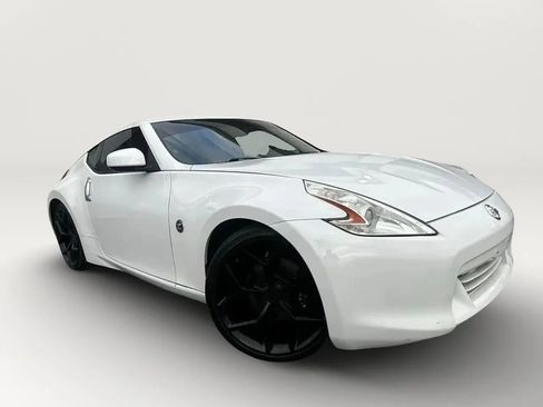 Used 2009 Nissan 370Z Touring RWD image 7