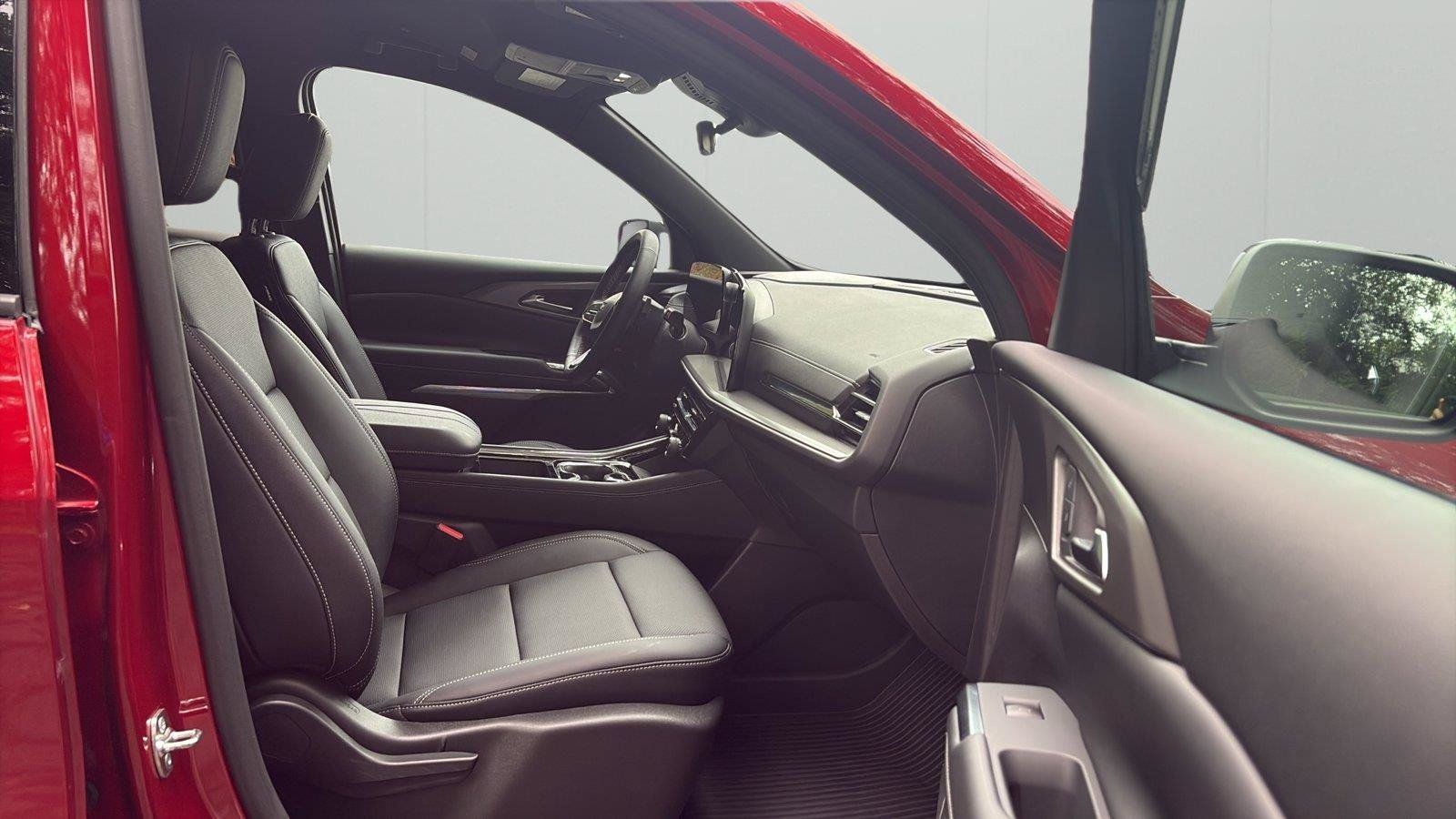 Used 2026 Chevrolet Traverse LT w/ LPO, Floor Liner Package FWD image 14
