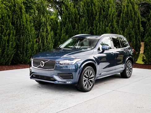 Used 2022 Volvo XC90 T5 Momentum w/ Climate Package AWD/4WD image 5