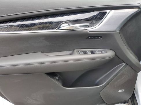 Certified 2025 Cadillac XT6 Premium Luxury FWD image 22