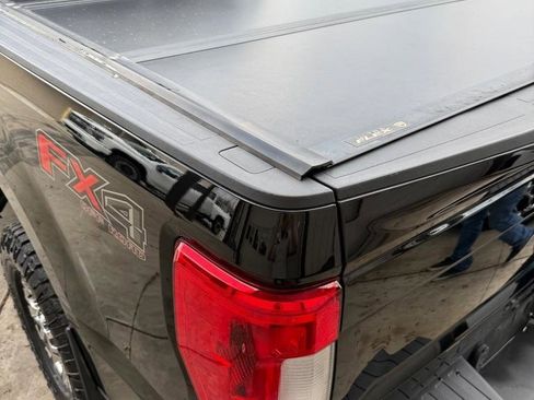 Used 2017 Ford F250 XLT w/ XLT Premium Package image 4