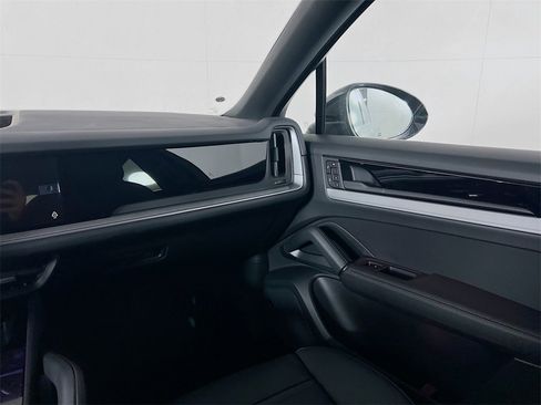 New 2026 Porsche Cayenne Base image 26