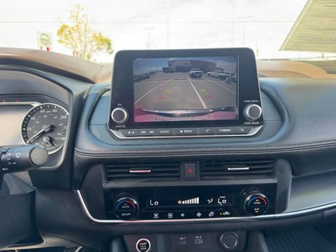 Used 2023 Nissan Rogue SV image 24