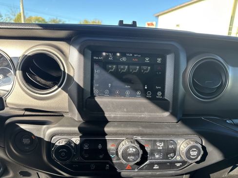 Used 2021 Jeep Wrangler Willys image 19