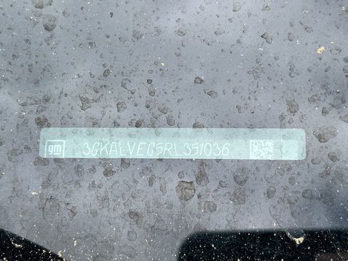 Used 2024 GMC Terrain SLT image 3