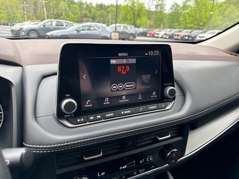 Used 2023 Nissan Rogue SV AWD/4WD image 11