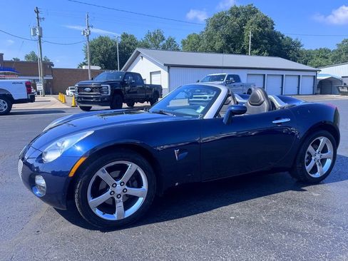 Used 2008 Pontiac Solstice Convertible w/ Premium Package RWD image 2