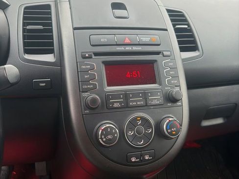 Used 2013 Kia Soul + FWD image 9