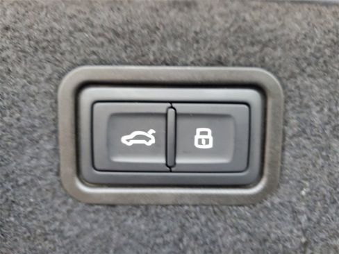 New 2025 Audi S8 4.0T image 18