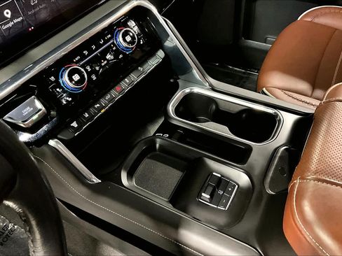 Used 2024 GMC Sierra 2500 Denali Ultimate w/ Snow Plow Prep/Camper Package AWD/4WD image 17