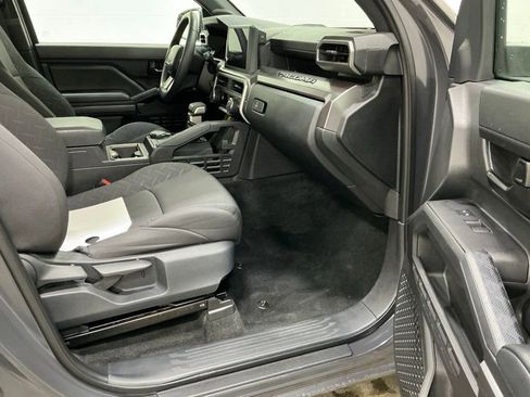 Used 2025 Toyota Tacoma SR5 w/ SR5 Upgrade Package AWD/4WD image 28