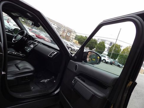 Used 2017 Land Rover Discovery SE image 14