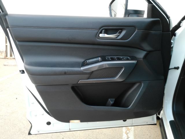 Used 2022 Nissan Pathfinder SL w/ SL Black Package FWD image 14