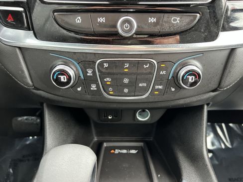 Used 2023 Chevrolet Traverse LT AWD/4WD image 20