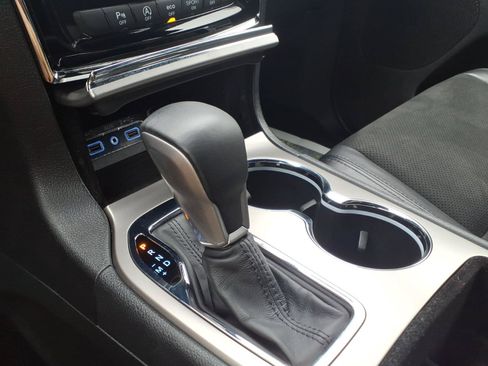 Certified 2019 Jeep Grand Cherokee Altitude AWD/4WD image 24