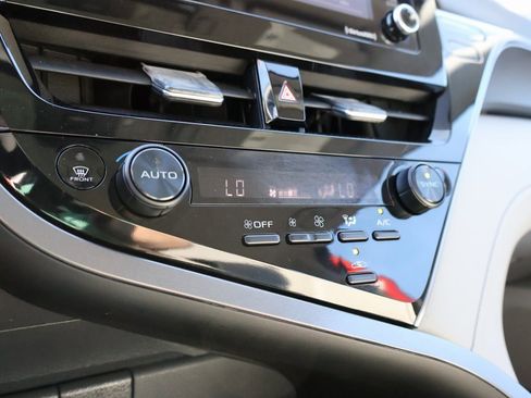 Used 2024 Toyota Camry SE image 34