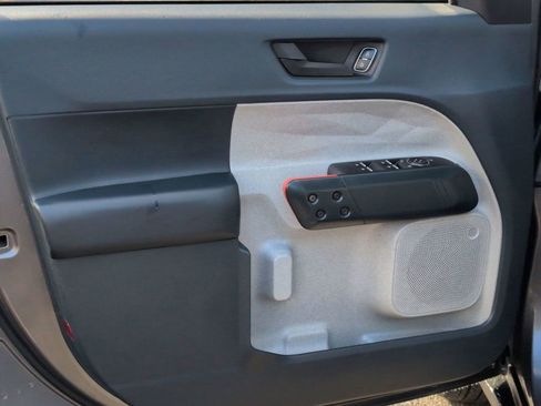 Used 2023 Ford Maverick XLT image 11