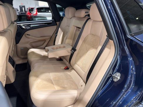 Used 2021 Porsche Macan w/ Premium Package image 60